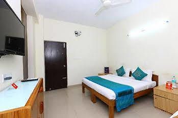 Capital O 10546 Parkway Inn Chennai Exteriör bild